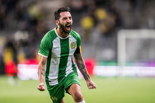 Hammarbys Nahir Besara jublar