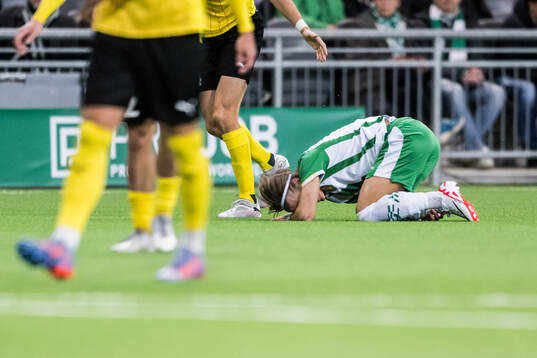 Hammarbys August Mikkelsen har ont