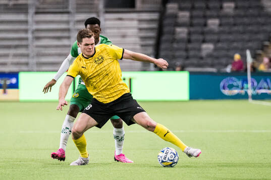 Mjällbys Jacob Bergström och Hammarbys Shaquille Pinas