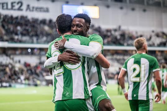 Hammarbys Nahir Besara och Shaquille Pinas jublar