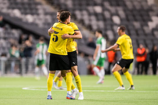 Mjällbys Colin Rösler och Rasmus Wikström jublar