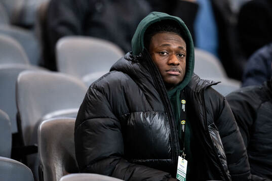 Hammarbys Kingsley Gyamfi på läktaren