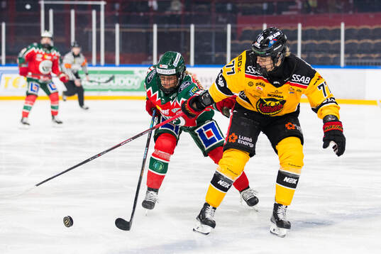 Frölundas Jennifer Carlsson och Luleås Linnea Johansson