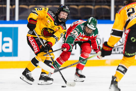 Luleås Viivi Vainikka och Frölundas Hanna Olsson