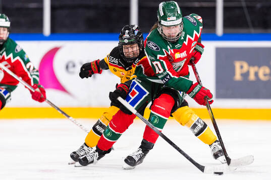 Luleås Noora Tulus och Frölundas Emilia Vesa