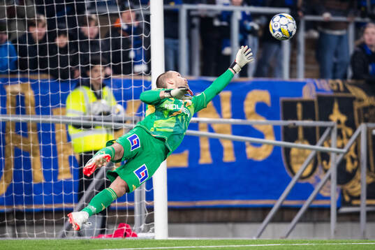 IFK Norrköpings målvakt Oscar Jansson släpper in 1-1