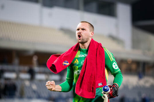 IFK Norrköpings målvakt Oscar Jansson jublar