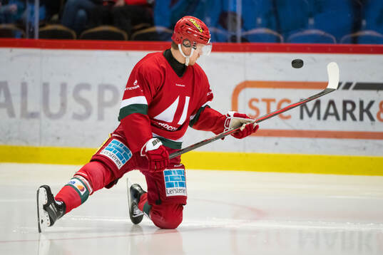 MoDos Mikkel Aagaard innan ishockeymatchen i SHL mellan