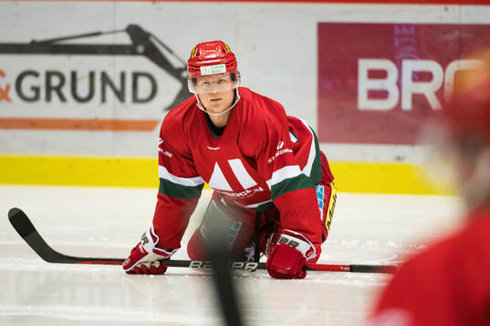 MoDos Niklas Folin innan ishockeymatchen i SHL mellan MoDo