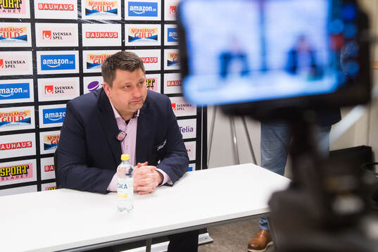 MoDos tränare Mattias Karlin