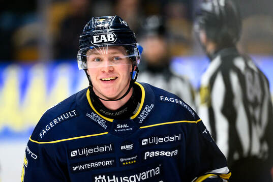 HV71s Victor Sjöholm jublar