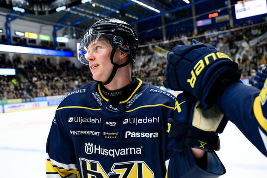 HV71s Victor Sjöholm jublar