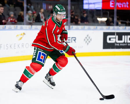 Frölundas Christian Folin innan ishockeymatchen i SHL