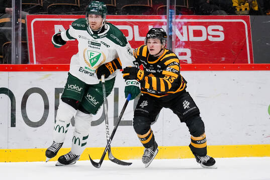 Färjestads August Tornberg och Skellefteås Zeb Forsfjäll