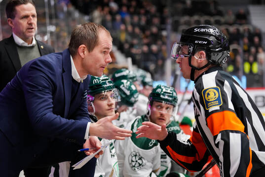 Färjestads tränare Thomas Mitell och domare Christoffer