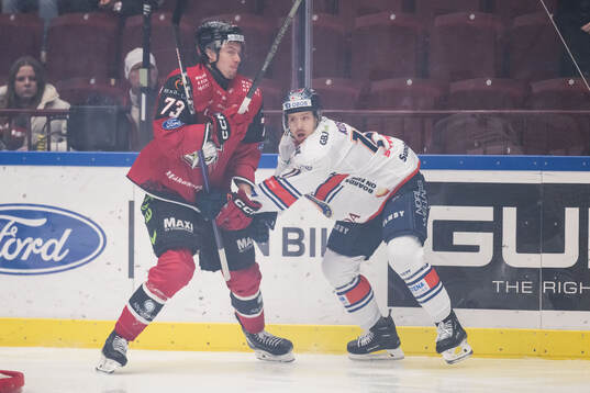 Malmö Redhawks Adam Ollas Mattsson och Växjös Kalle