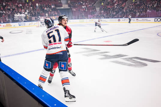 Växjös Emil Sylvegård och Malmö Redhawks Axel Sundberg