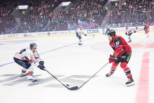 Malmö Redhawks Carl Persson och Växjös Joel Persson