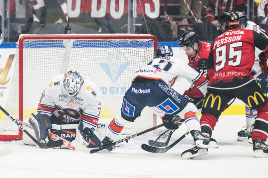 Malmö Redhawks Janne Kuokkanen och Växjös målvakt Adam