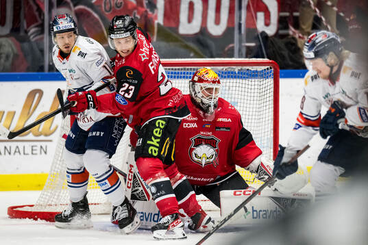 Växjös Kalle Kossila och Malmö Redhawks Christoffer