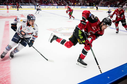 Växjös Victor Stjernborg och Malmö Redhawks Adam Ollas