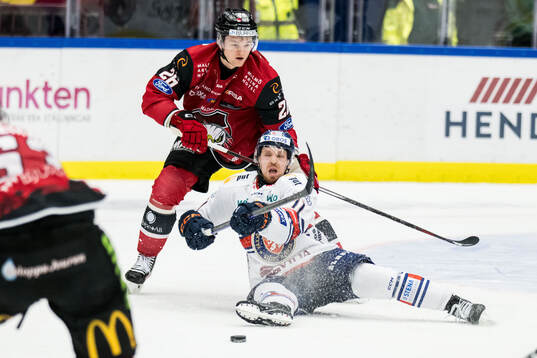 Malmö Redhawks Teemu Kivihalme och Växjös Kalle Kossila