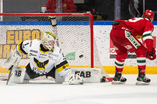 Moras Noah Steen gör 2-0 på Västerås målvakt Niklas