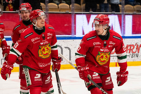 Moras Chad Yetman och Ludvig Levinsson jublar