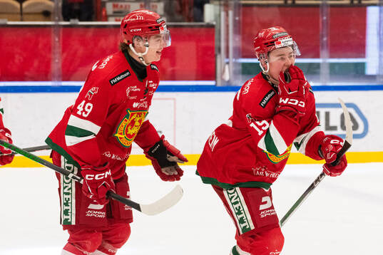 Moras Noah Steen och Petter Vesterheim jublar