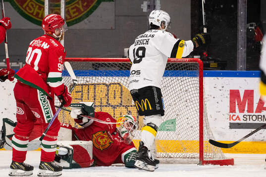 Västerås Shane Gersich gör 2-1