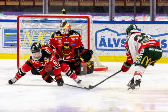 Frölundas Michelle Karvinen skjuter mot Luleå/MSSKs Sara