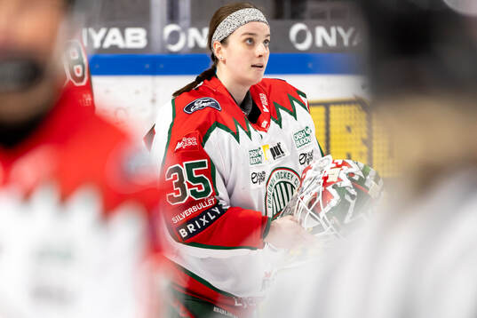 Frölundas Stephanie Neatby  utan hjälm