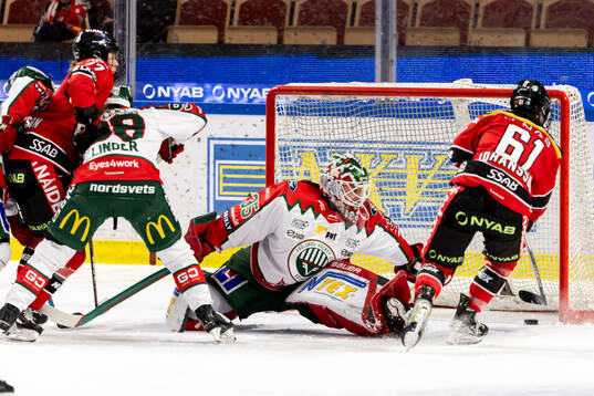 Luleå/MSSKs Lisa Johansson  gör 3 - 1 målet på
