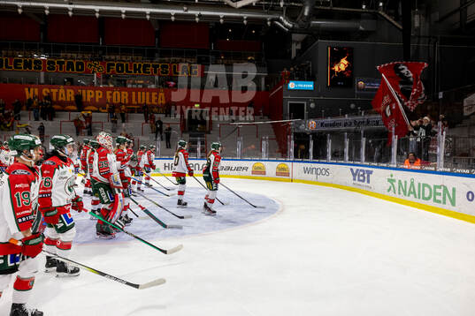 Spelarna i Frölunda tackar fansen på borta stå