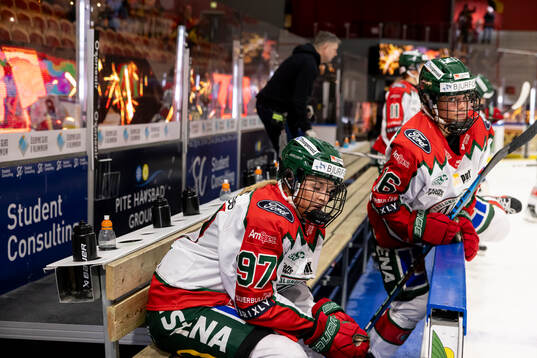 Besvikna Frölundas Sofie Lundin  och Jennifer Carlsson