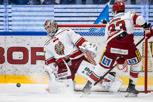 MoDos målvakt Lassi Lehtinen deppar