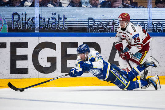 Leksands Justin Glenn Kloos och MoDos Mikkel Aagaard