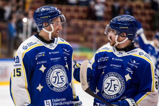 Leksands Max Veronneau och Leksands Matt Caito jublar