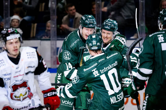 Färjestads Victor Ejdsell och Magnus Nygren jublar