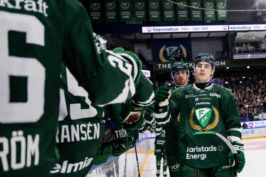 Färjestads Liam Öhgren jublar