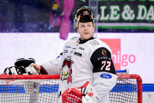 Malmö Redhawks målvakt Daniel Marmenlind deppar
