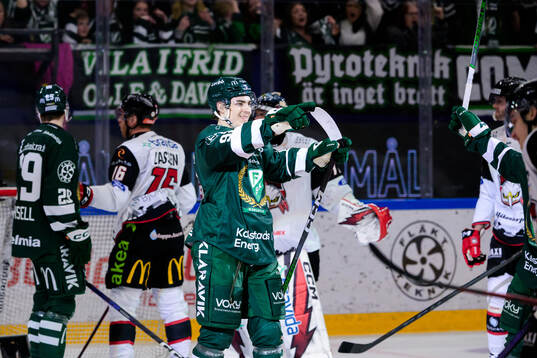 Färjestads Liam Öhgren jublar