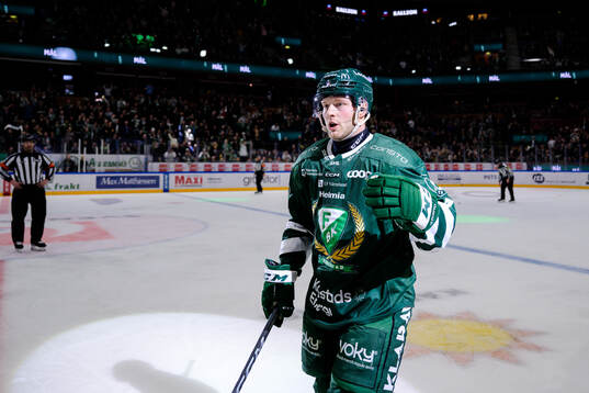 Färjestads Axel Bergkvist jublar