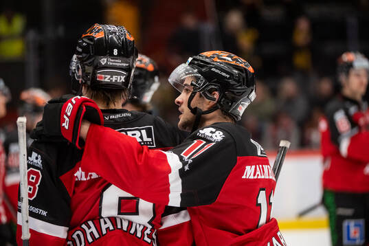 Örebros Samuel Johannesson och Danick Martel deppar