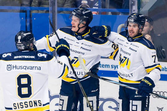 HV71s Tommi Tikka och Nicholas Shore jublar