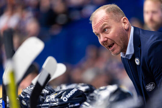 HV71s tränare Johan Lindbom