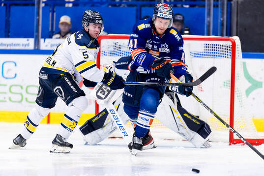 HV71s Victor Sjöholm och Växjös Ludvig Nilsson