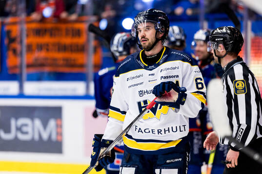 HV71s Oliwer Kaski deppar