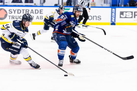 HV71s Hugo Fransson och Växjös Manuel Ågren