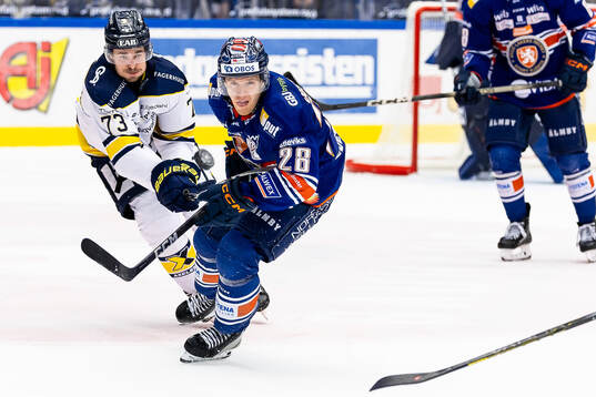 HV71s Nicholas Shore och Växjös Hugo Gustafsson